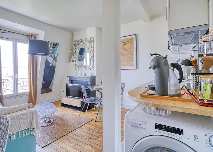 Sous Les Toits Du Pere Lachaise *