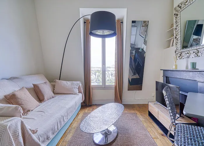 Sous Les Toits Du Pere Lachaise *